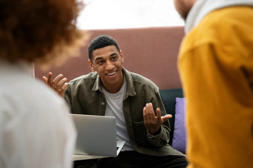 Quanto tempo leva para ficar fluente em inglês? Entenda o que realmente influencia o tempo de aprendizado